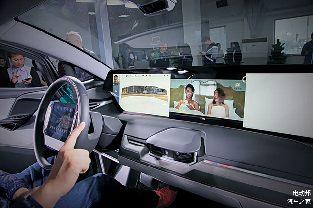  拜腾的手势操作比宝马要复杂的多