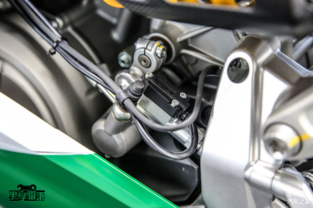 离合器下泵及DQS快速换挡系统传感器