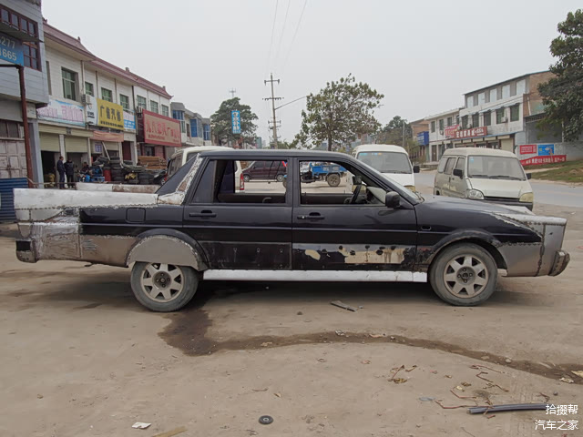 车身改的不是很完美，依稀还能看到桑塔纳2000的影子，后期有钱了把它在改进一下。