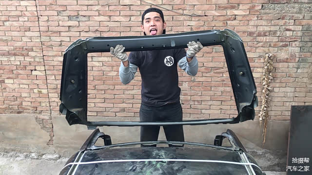 看这是什么鬼，舌头吐这么长，想当黑白无常。后庭就这样被把玩。