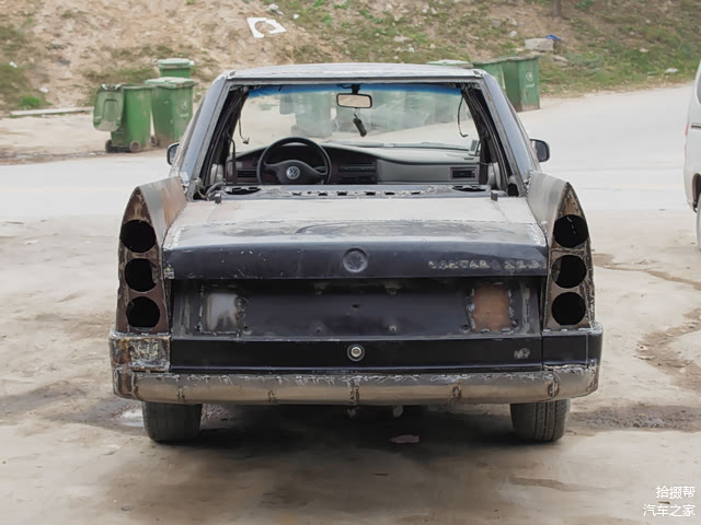 直视后庭，车尾有感觉了。从后边一下就能看到，托雷多的光头。哈哈开玩笑了。