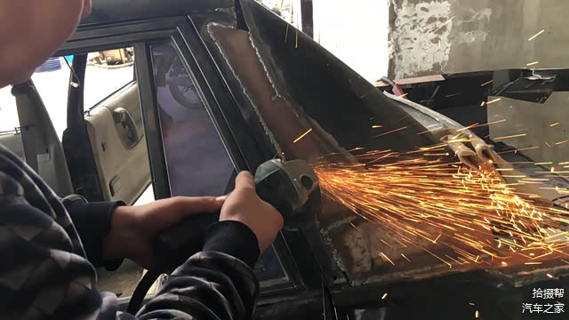 打磨缝合之后的瘤子，这火花就是不听话，飞溅。