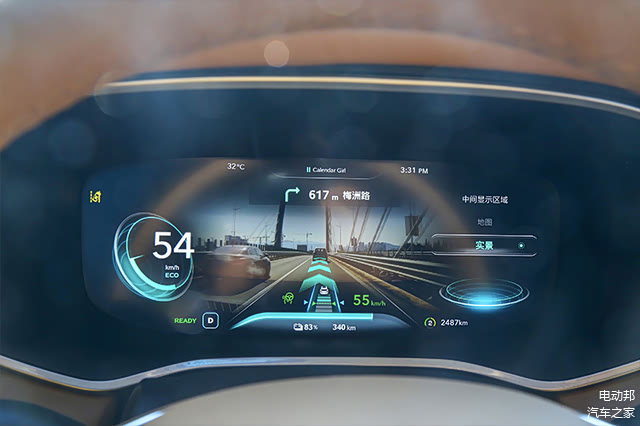  MARVEL X首创AI实景导航，能够显示车道线、距离等信息