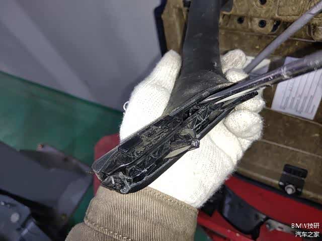 其它三个门只换内侧的话，翘一下就开了