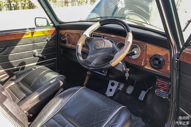   过去的老车几乎没有车机系统