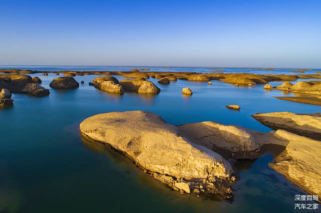 水上雅丹的日出
