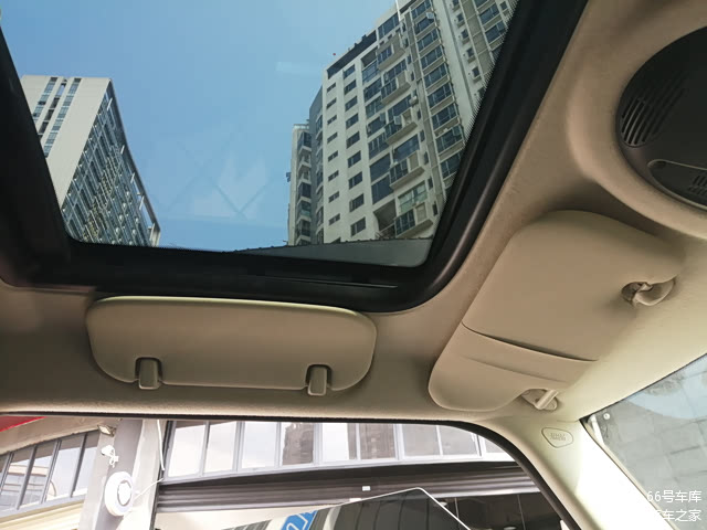 双遮阳板的设计很贴心！