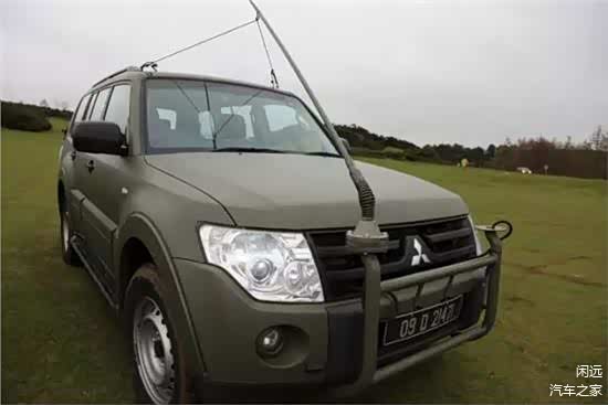 可以轻松安装军用短波天线，短波可以通过大气层反射，不用像我们常用的长波电台还要考虑通联距离。