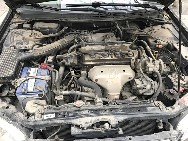 发动机舱大家能看出和一般车有啥区别吗