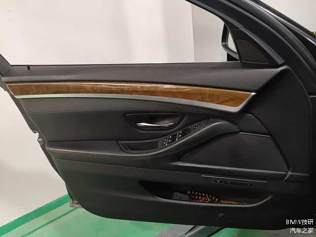 扣上亮条饰板 搞定 ！