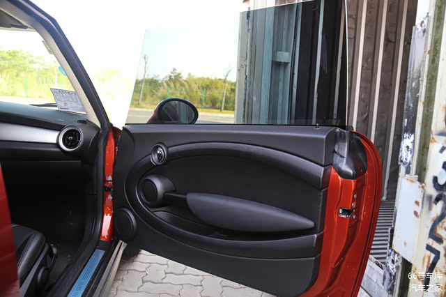 真的超爱这种无边框的车门