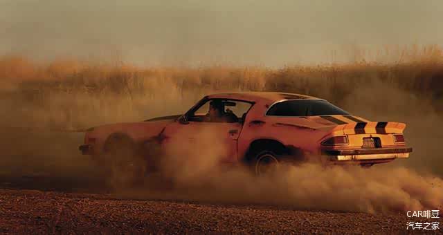 《变1》中“大黄蜂”初次登场便以第二代科迈罗Camaro（1970-1982）面貌示人。