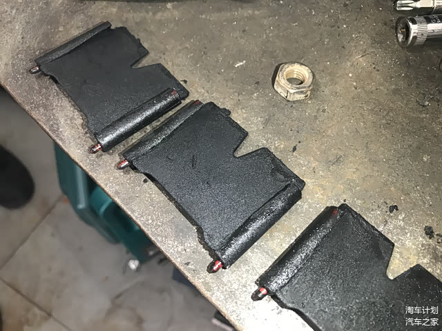 ▲进气翻板的导流板 看不到金属色了