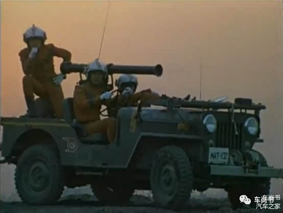  《杰克奥特曼》中MAT怪兽防御组织的三菱Jeep