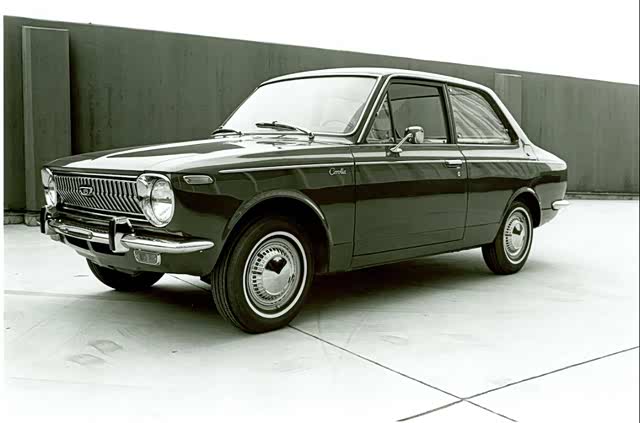1969-1970  第一代卡罗拉，一代神车就此诞生
