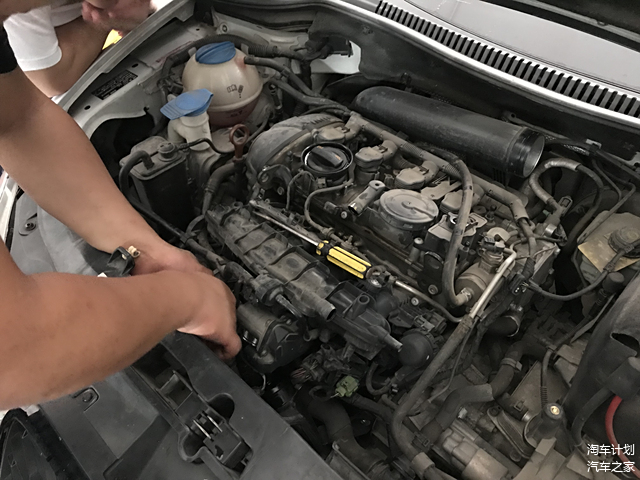 ▲准备拆下进气歧管