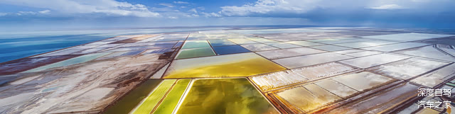 这是一片当地钾肥厂的盐田，需航拍才能展现全貌，如果是晴天，那画面相当震撼