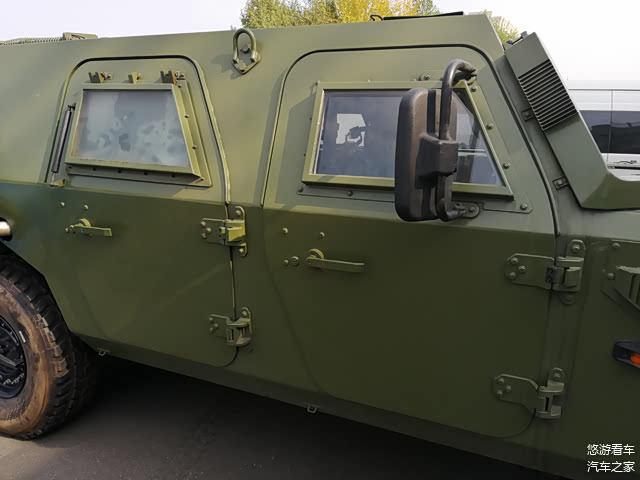 进气为加高设计，利于涉水。