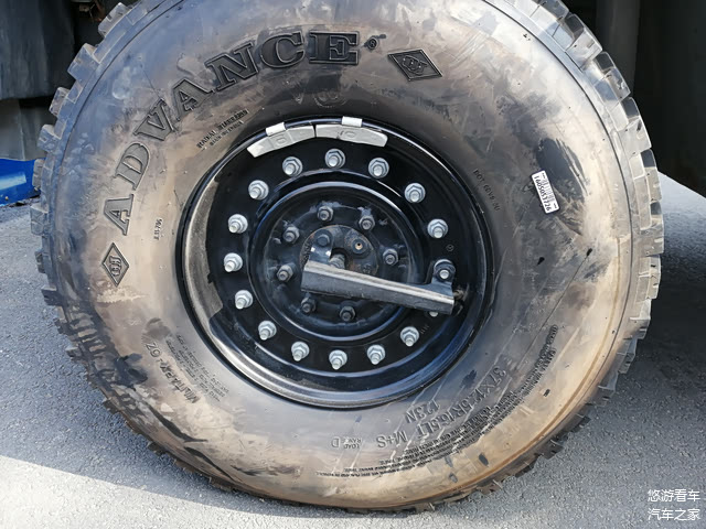 车胎自动充放气装置。