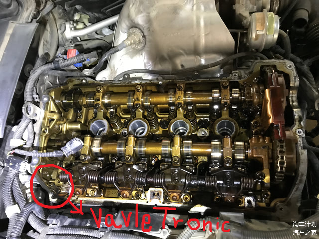 跟N52不一样 VavleTronic的电机不在气门室盖上了