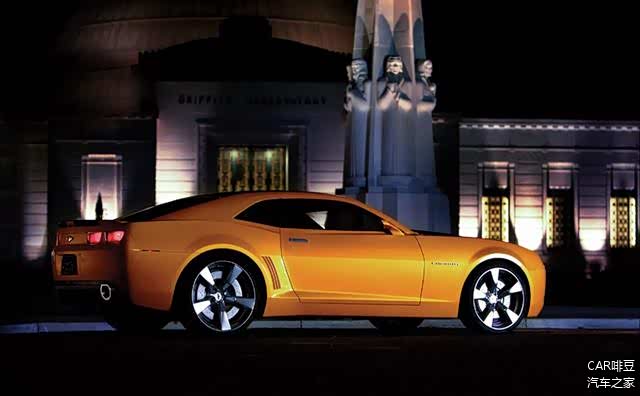 随后通过“扫描”变身为我们熟悉的第五代造型