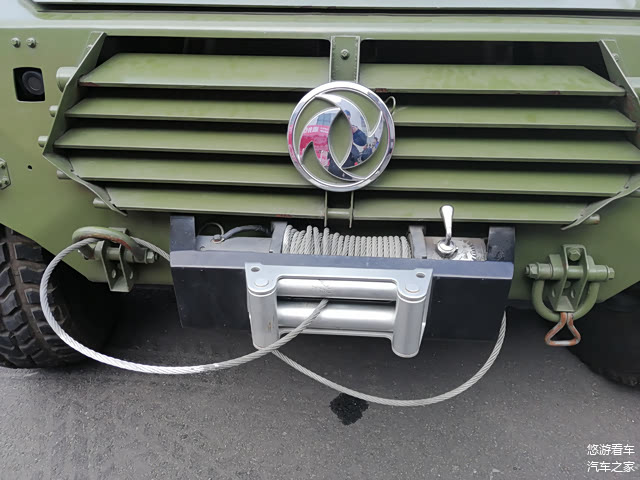 绞盘，利于脱困。