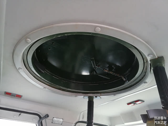 这个圆顶打开应该可以架设机枪。