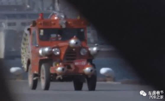 《雷欧奥特曼》MAC宇宙怪兽攻击队的三菱Jeep