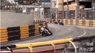 丹尼尔驾车失控