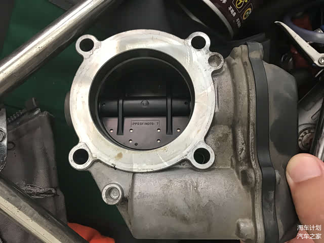 ▲节气门也给洗干净