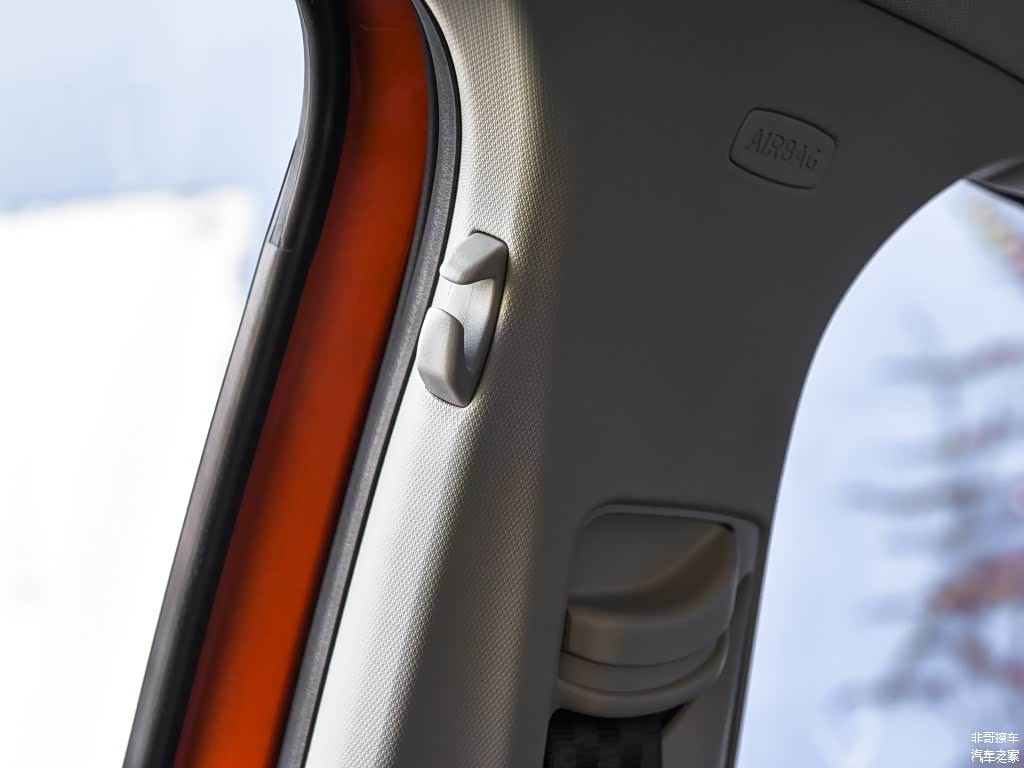 柯珞克车内有一点生活细节感，比较贴心