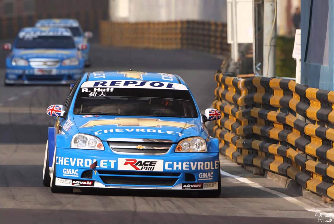 世界房车锦标赛上的雪佛兰Optra赛车