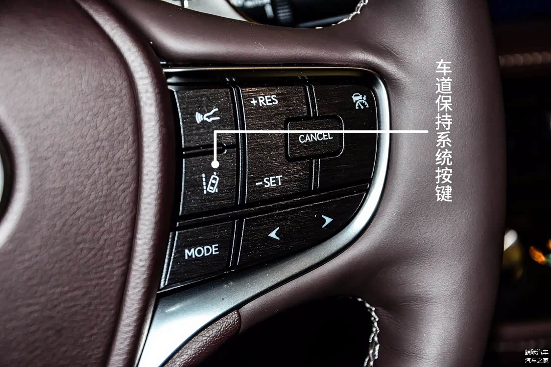 雷克萨斯 LS 500h 的车道保持系统开关