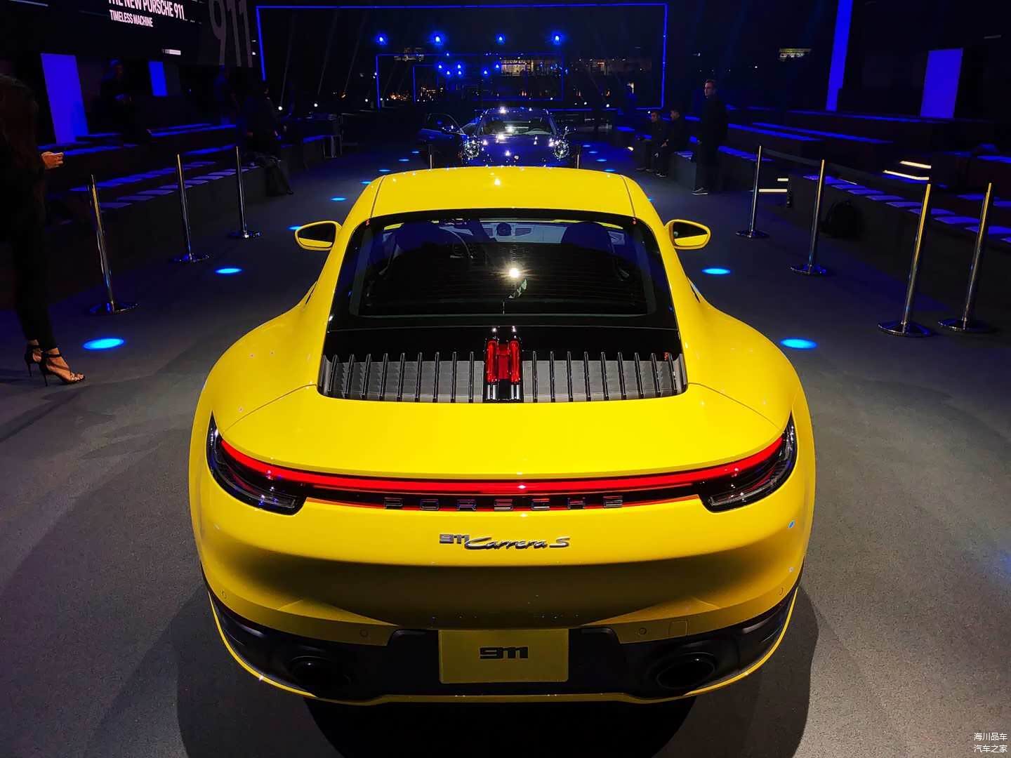 以后大雨天开两驱的911也不用担心了