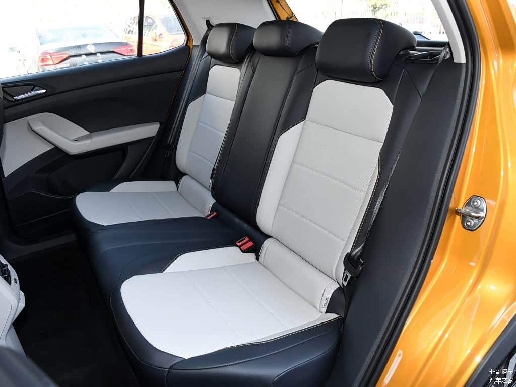 T-Cross的后排乘客舒适度还不错，但后排座椅没有中央扶手