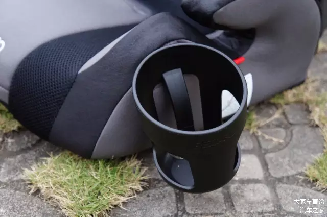 侧面透气网设计，让宝宝舒爽凉快不出汗