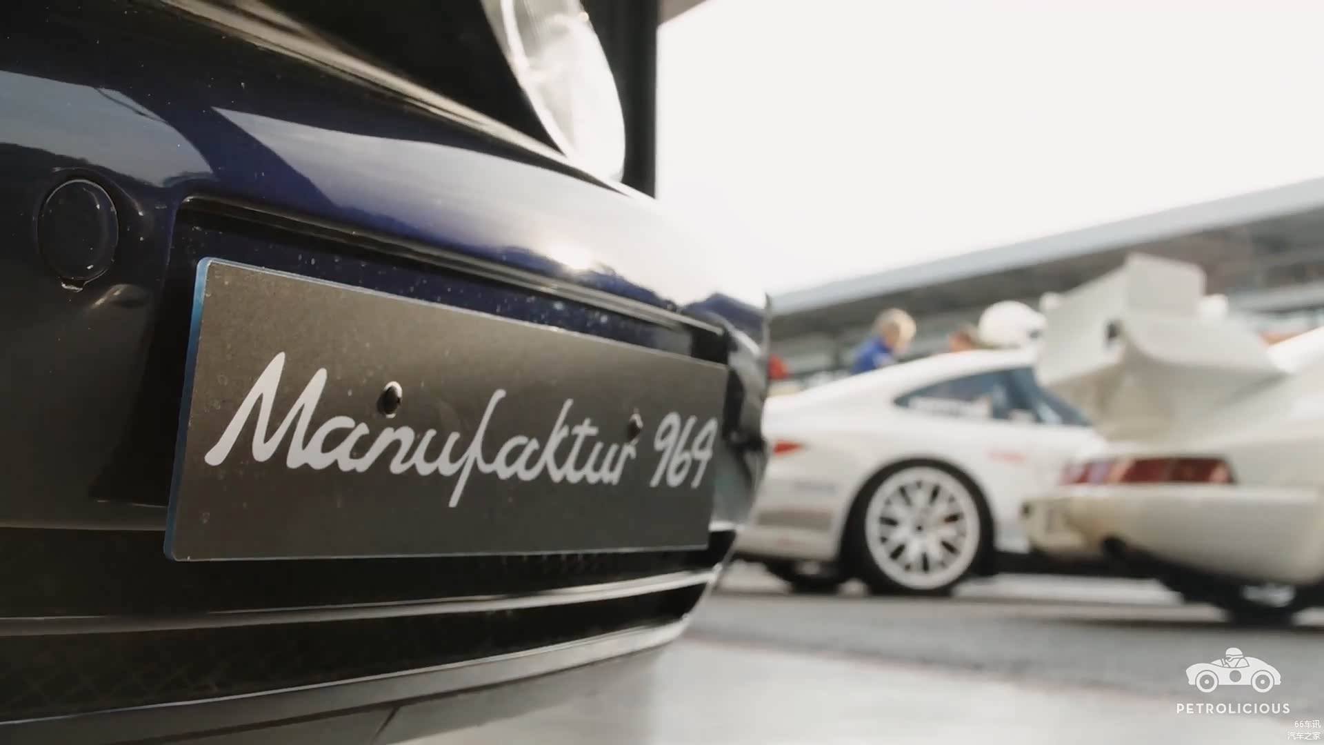 他还创立了名为Manufaktur 964的工作室，专门改装保时捷964