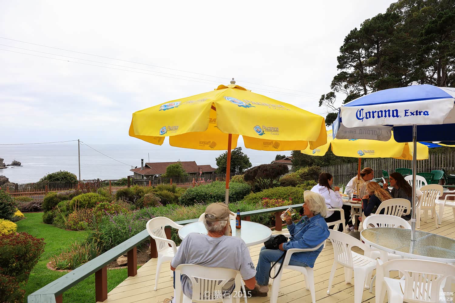 路上的餐厅，许多老美累了便找个地方喝杯咖啡，晒晒太阳，反正假期一大把，他们并不急着赶路