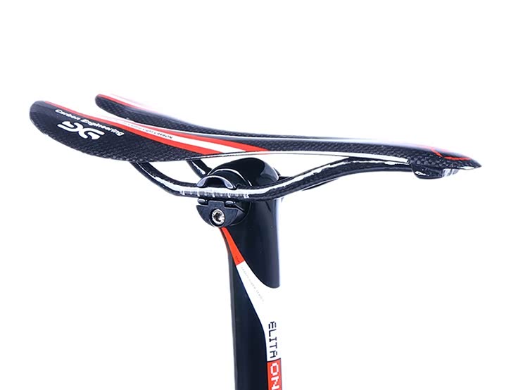 这是几十块的碳纤维座垫，我反正不敢用