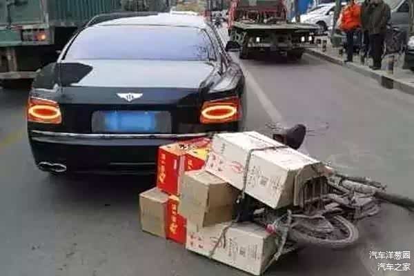 此为示意图 
小张的车并不是宾利...