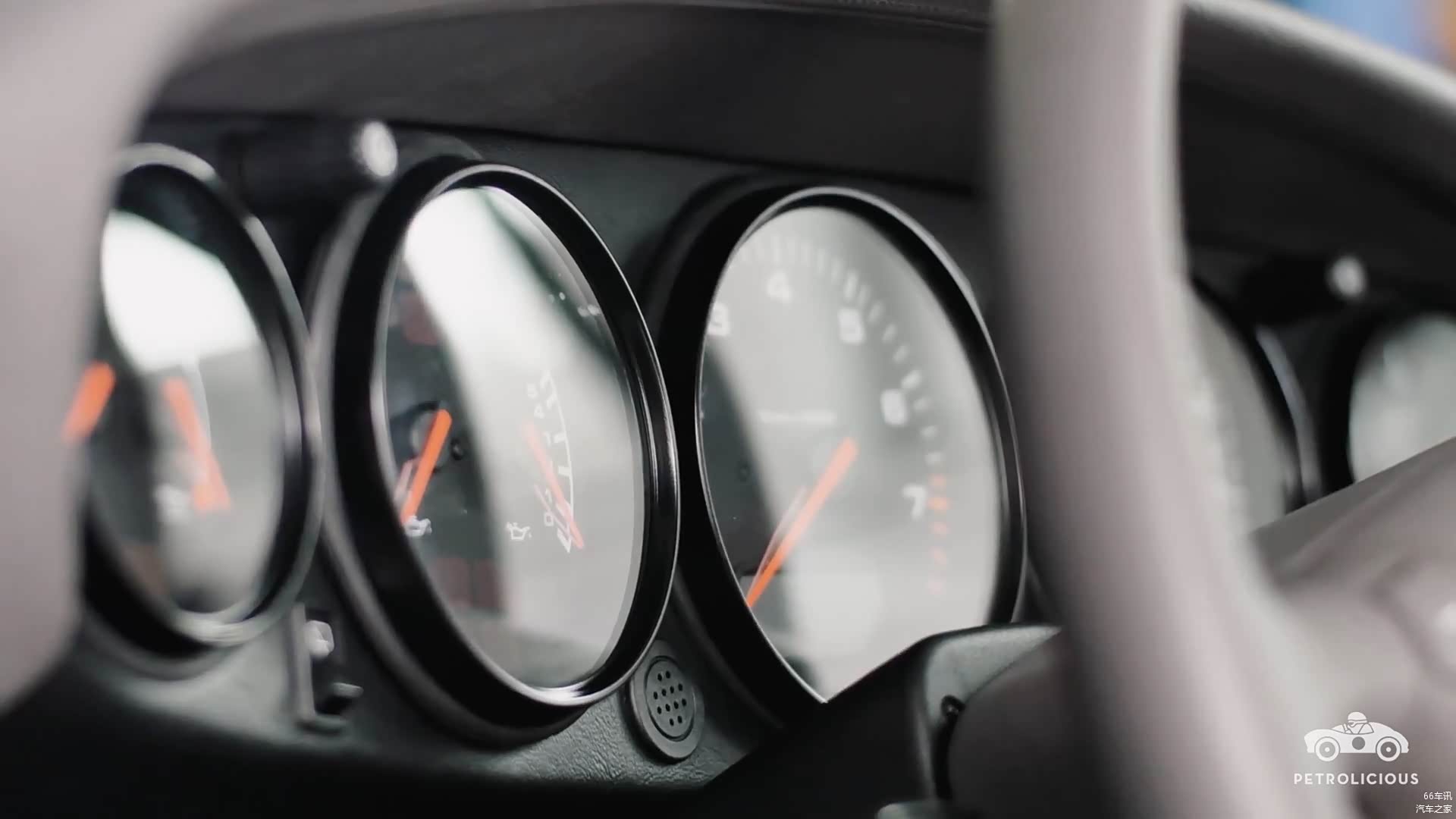 五个表盘是964的经典设计