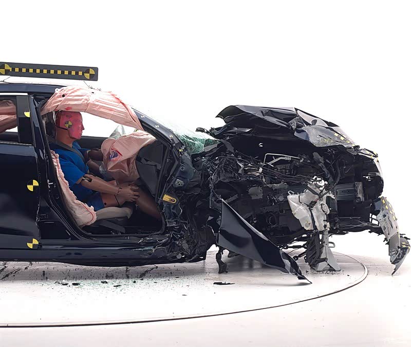 25%小截面副驾驶位碰撞测试图片