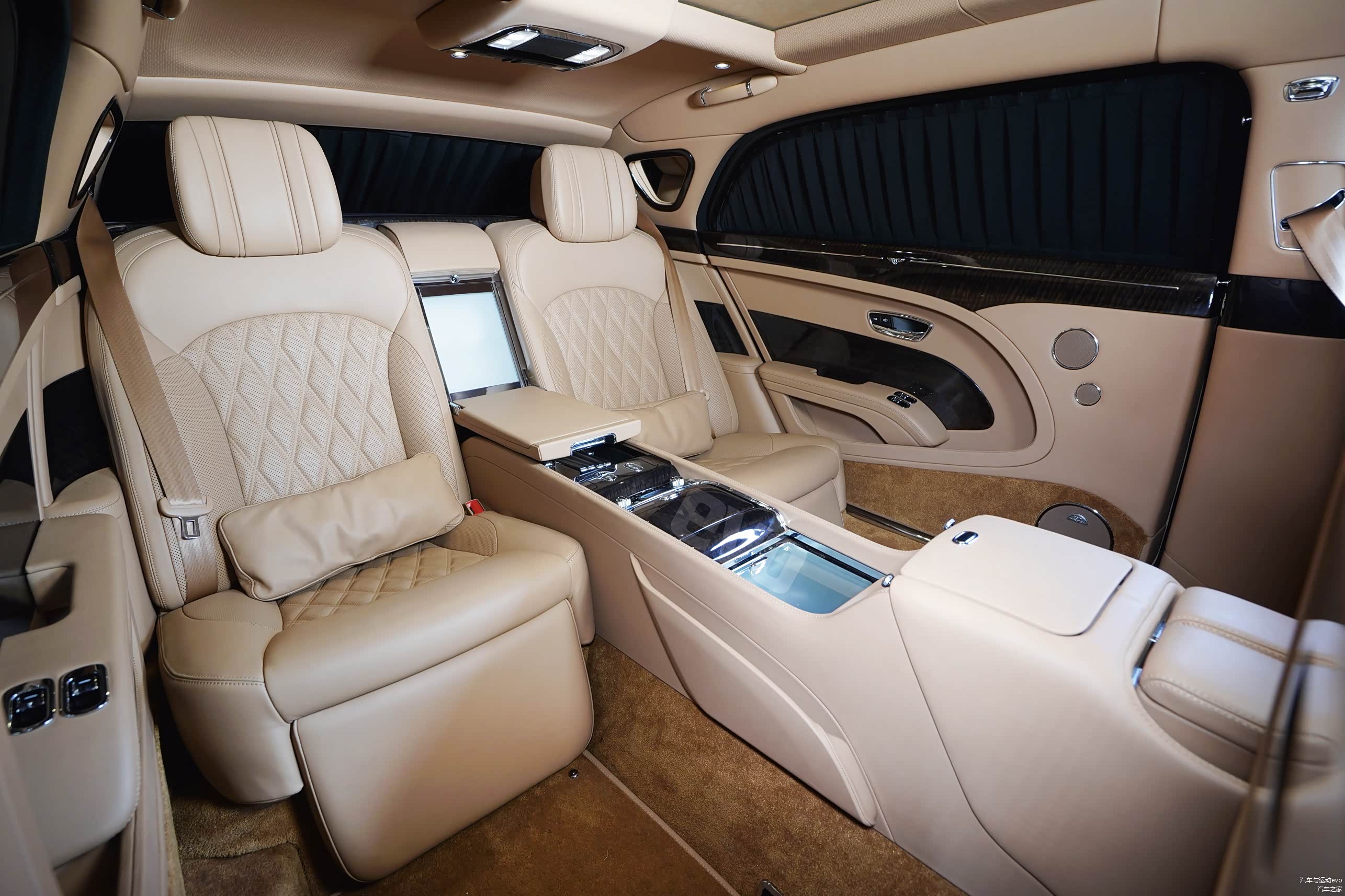 EWB版慕尚的空间主要体现在后排