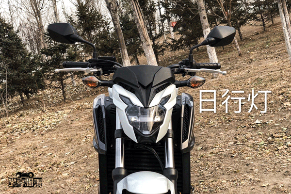CB650F并没有采用常见的常明大灯，可通过手把开关控制大灯开闭，夜间照明效果中规中矩