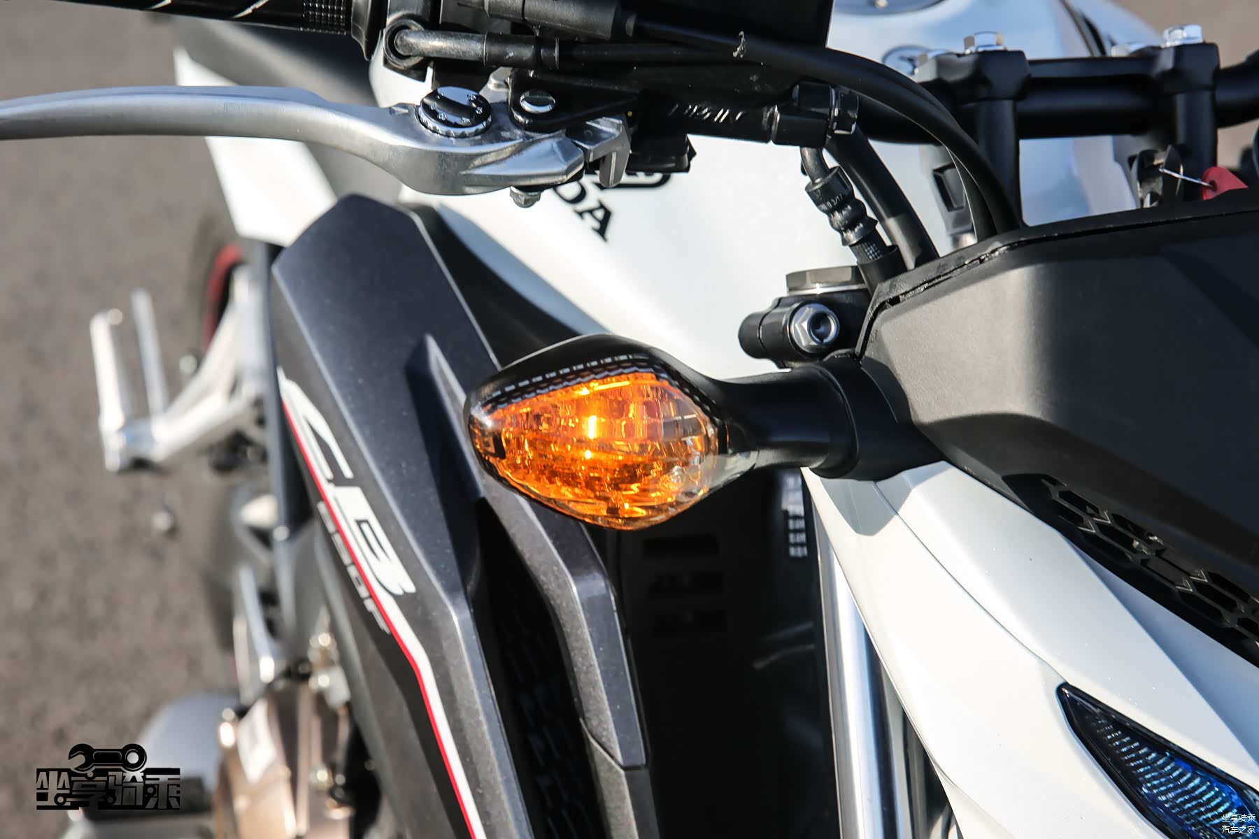 卤素光源的转向灯