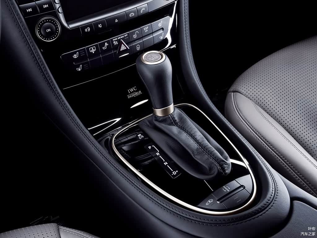 有手动换挡模式自动变速箱的控制面板