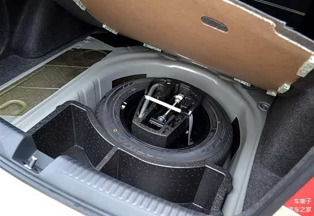 正常的后备箱底