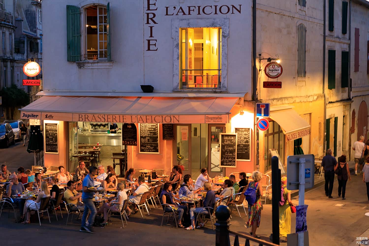 竞技场边上的餐厅