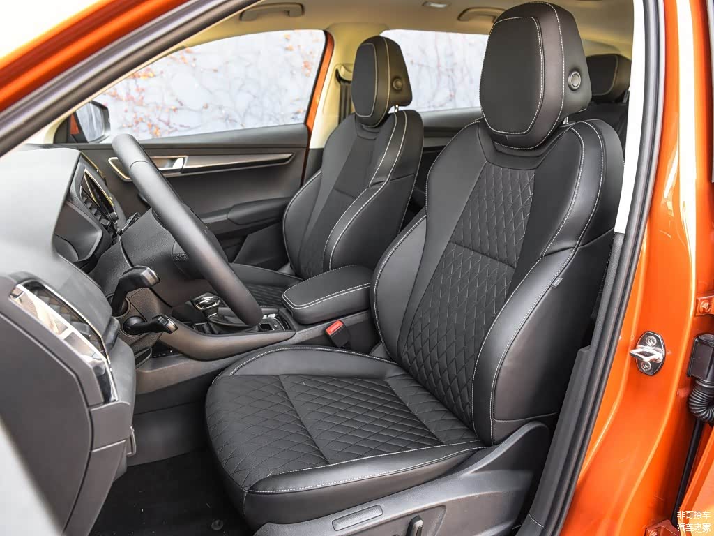 柯珞克的座椅造型及用料都要好于T-Cross