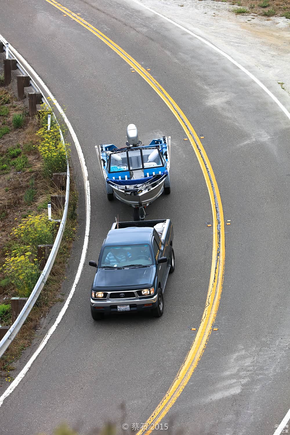 在1号公路上，到处可见汽车拖着游艇、房车、摩托车、皮划艇，这也是米国人民主要的休闲度假方式